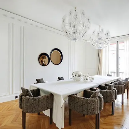 Le Robert Chic