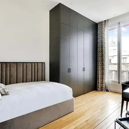 Le Robert Chic Paris