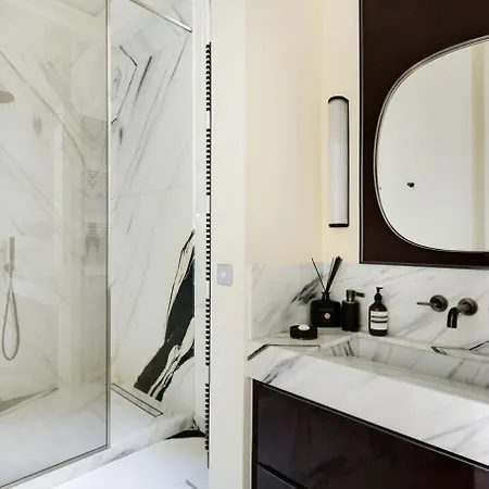 Le Robert Chic Paris